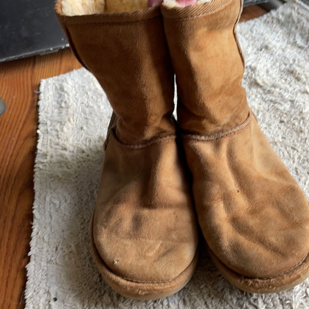 Ugg short boots